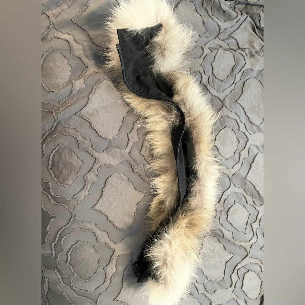 Authentic Canada Goose hood Fur trim